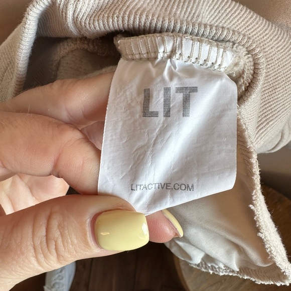 LIT Active Whisper Oversized Turtleneck in Cream sz: Small - Picture 7 of 11